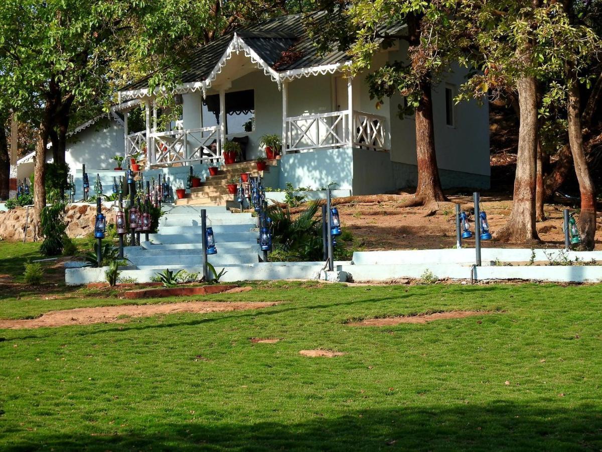 Greendale Resort Pachmarhi Exterior photo