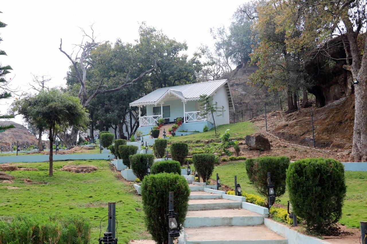 Greendale Resort Pachmarhi Exterior photo
